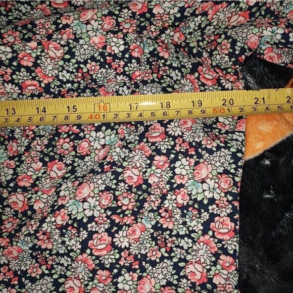 New York & Company M Mlticlrd Buttonup LslvsPockets Floral V-Neck Women's Shirt. - Picture 7 of 9